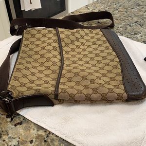 GUCCI GG Canvas Messenger Bag!!!